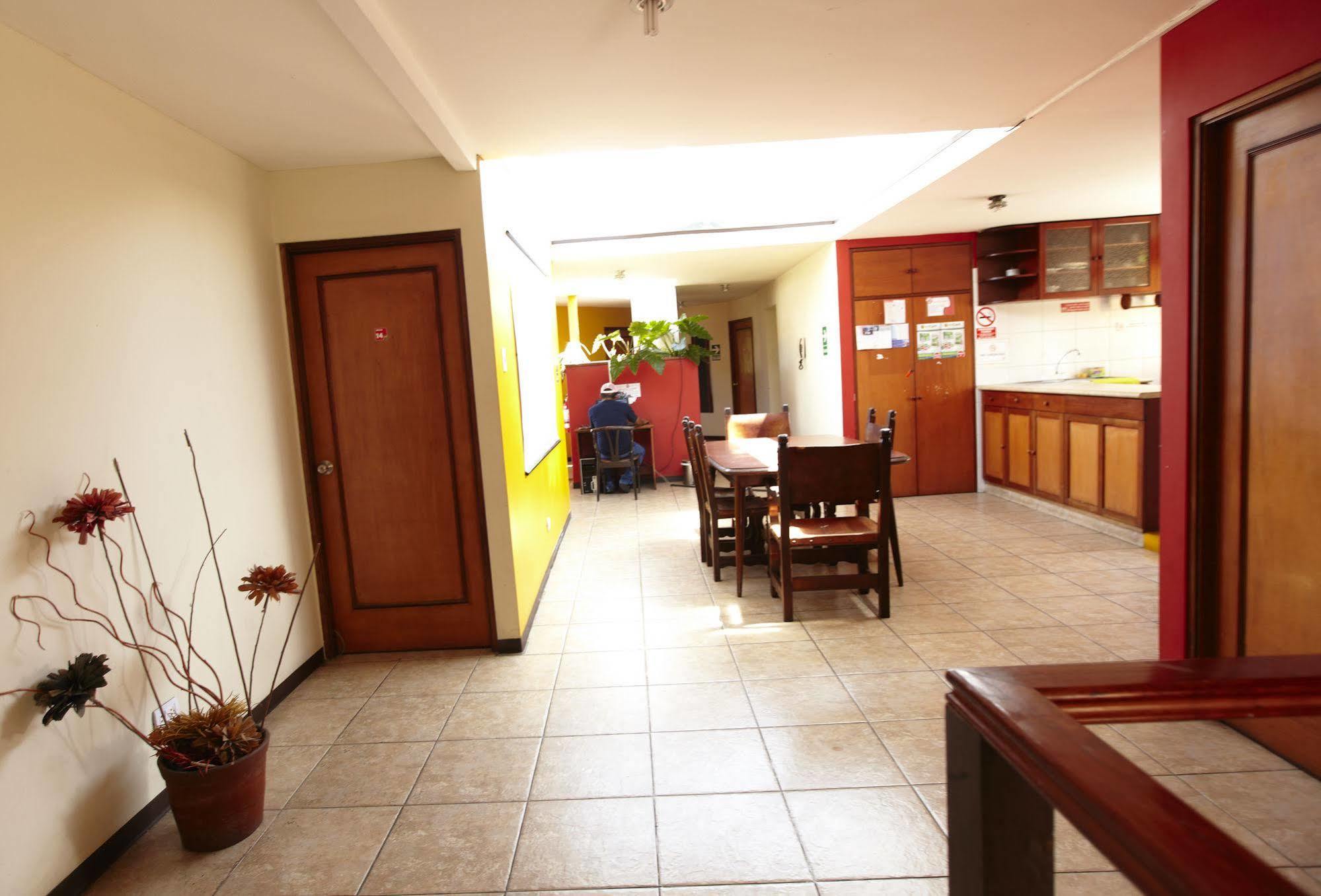 Flying Dog Hostel Lima Exteriör bild