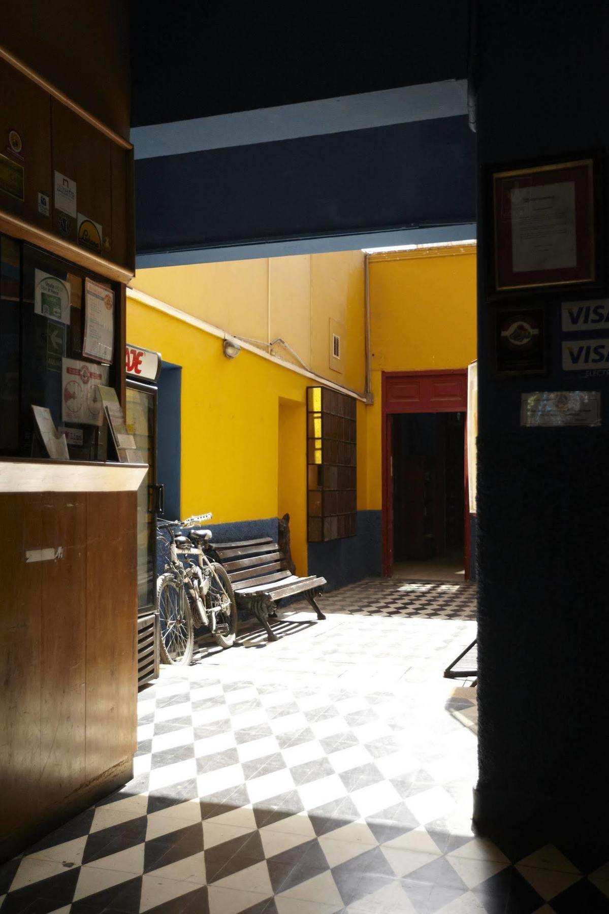 Flying Dog Hostel Lima Exteriör bild